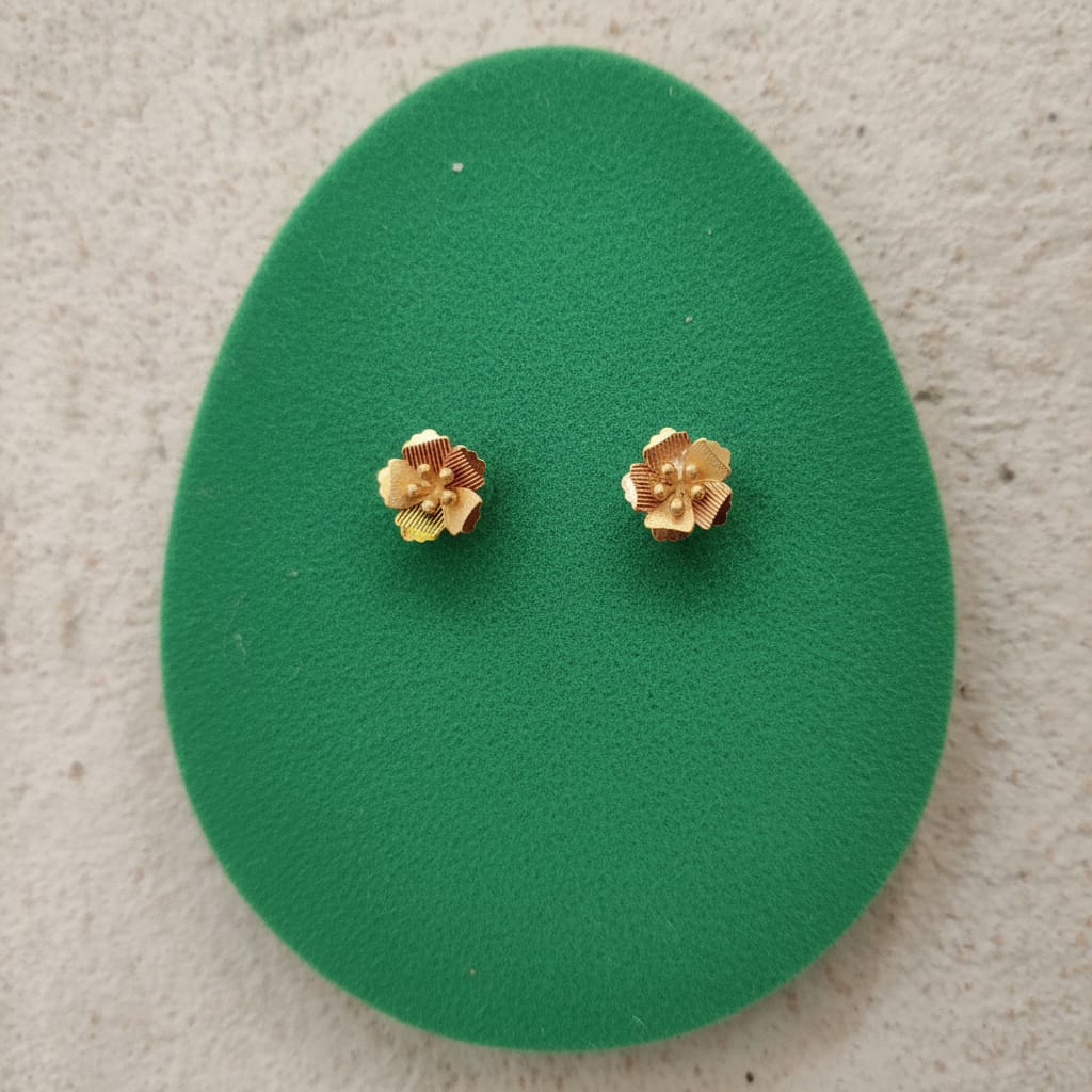 Ribbed Petal Gold Flower Stud Earrings