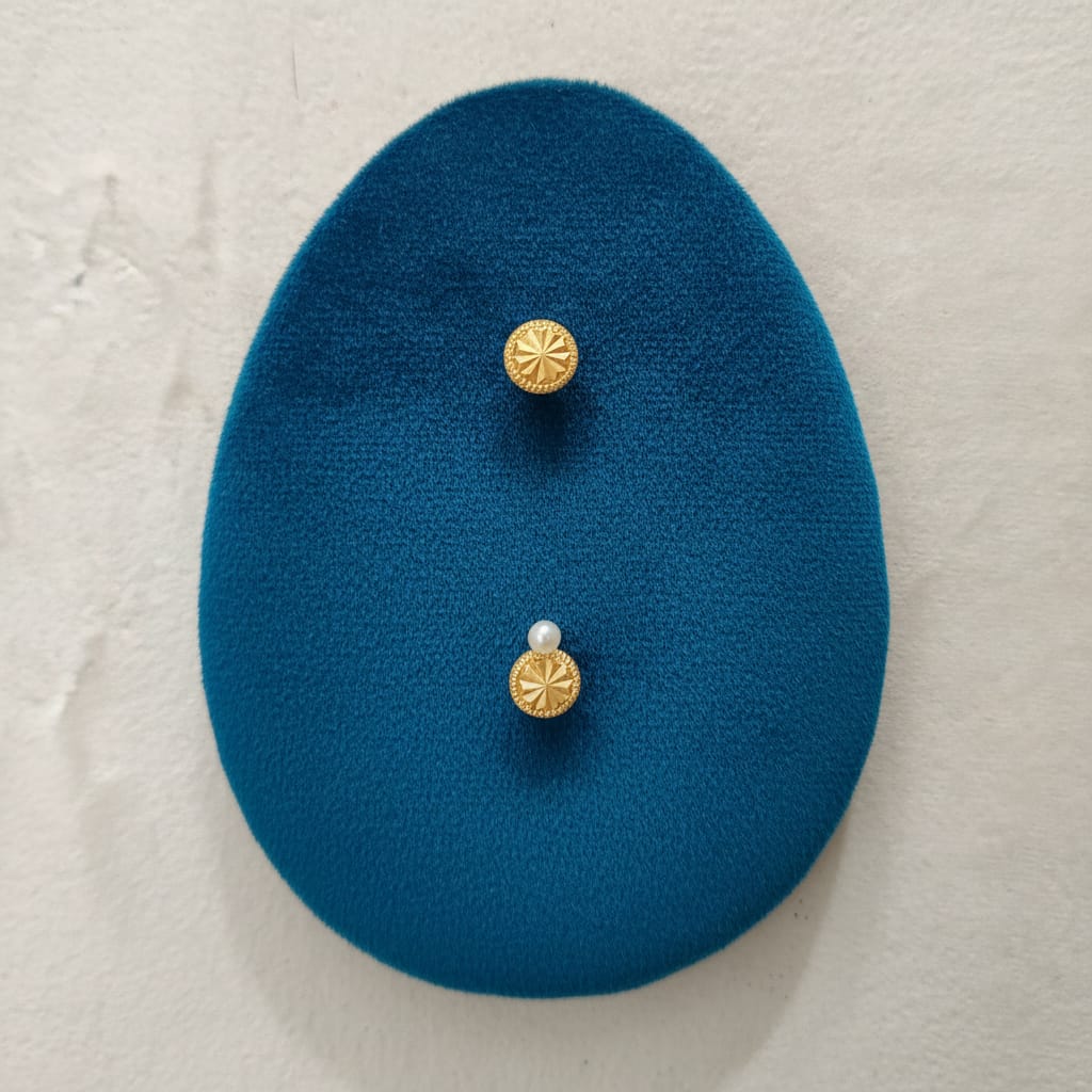 Diamond-Cut Sunburst Gold Stud Earrings