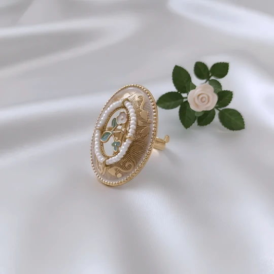 Rajwadi Oval Disc Ring with Pearl Halo & Floral Motif