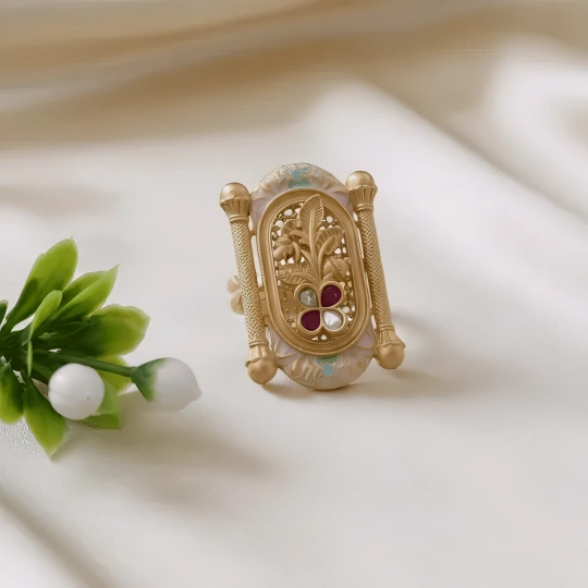Rajwadi Temple Pillar Ring with Mother of Pearl & Jali Work