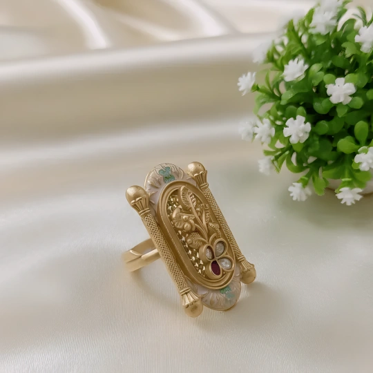Rajwadi Temple Pillar Ring with Mother of Pearl & Jali Work