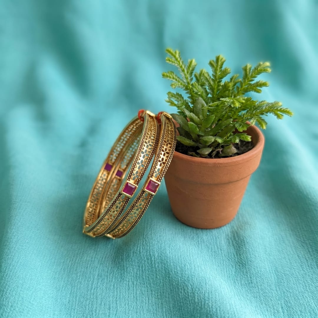 Dailywear Raatrani Filigree Matt Bangle