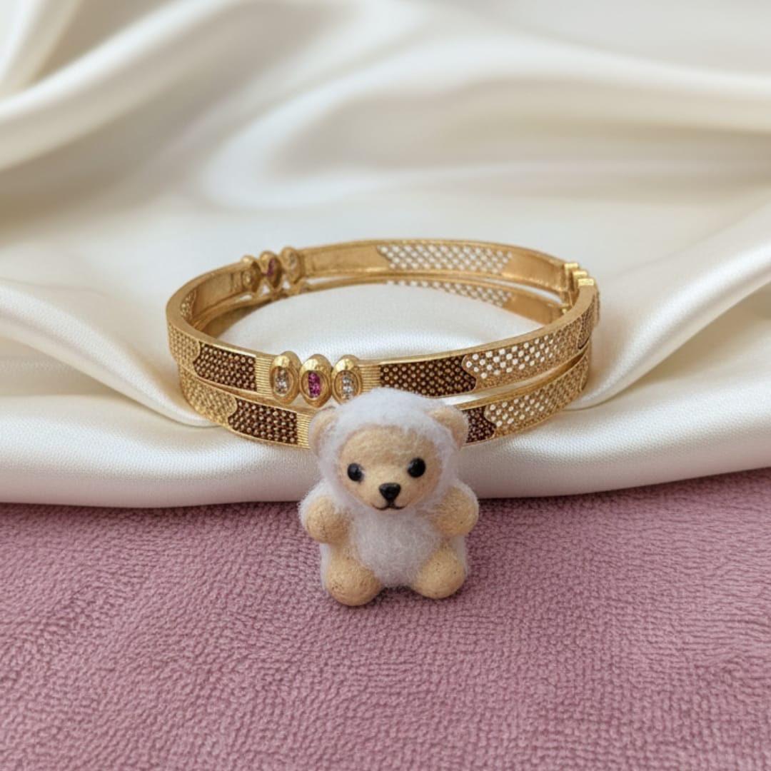 Minimal Mate Glow Sanam Bangles