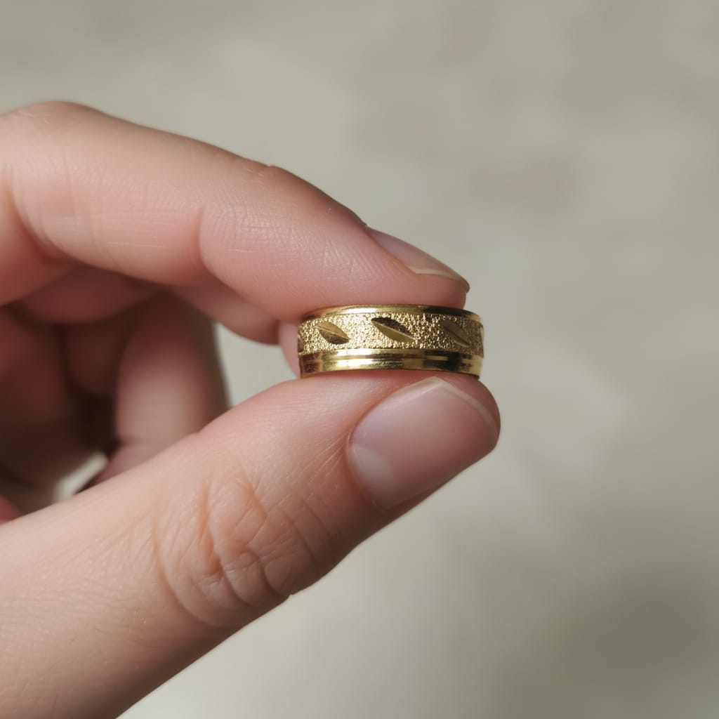 Leaf Engraved Textured Micro Gold Ring