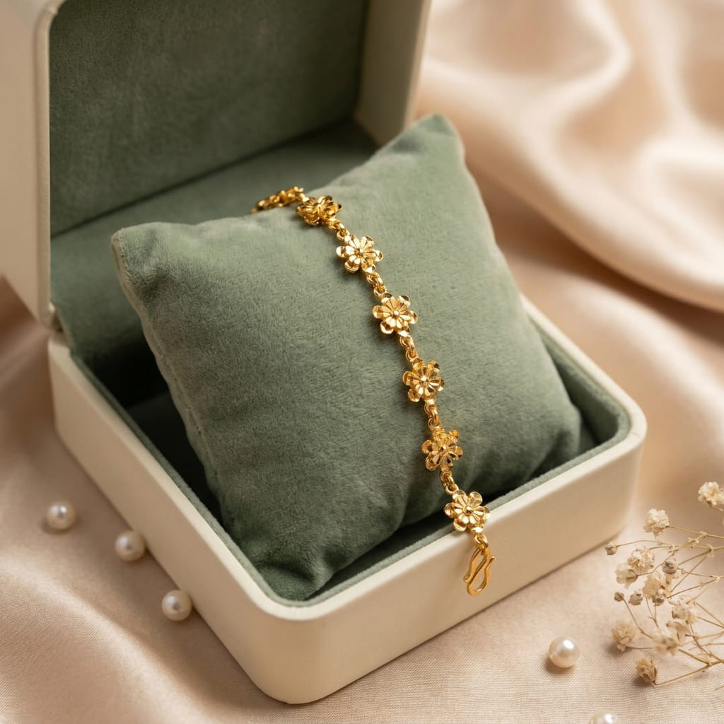 Micro Gold Forming Open Clover Bracelet