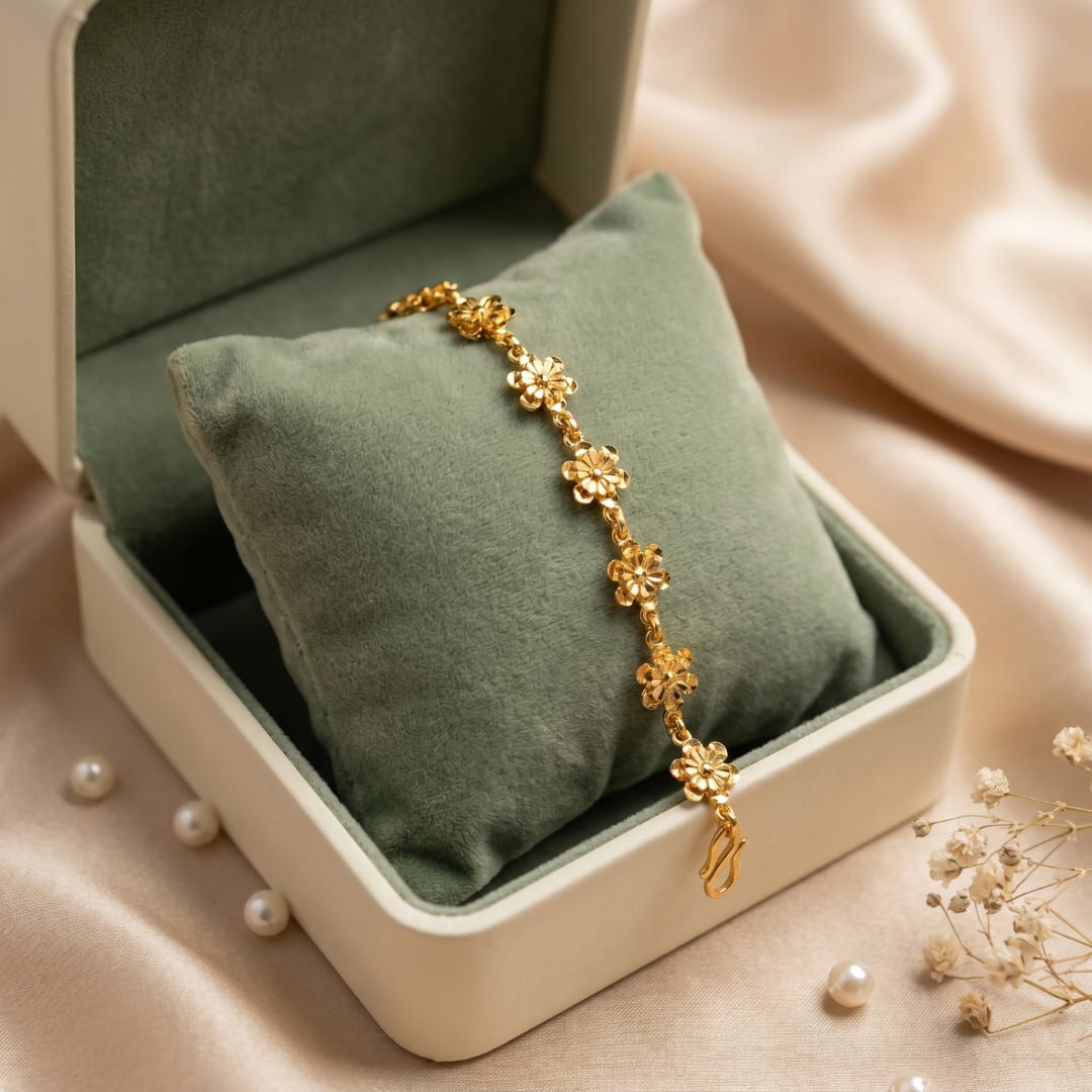 Micro Gold Forming Open Clover Bracelet