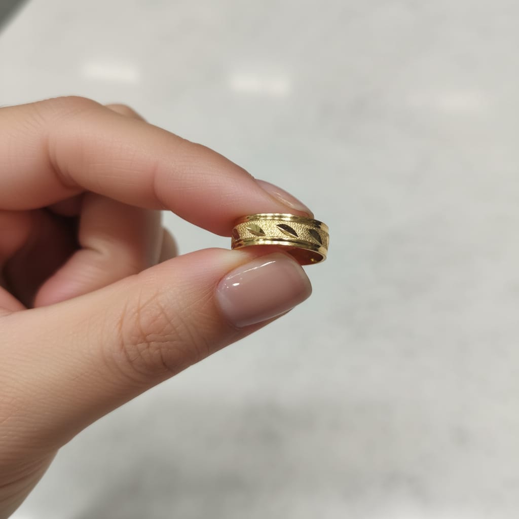 Leaf Engraved Textured Micro Gold Ring